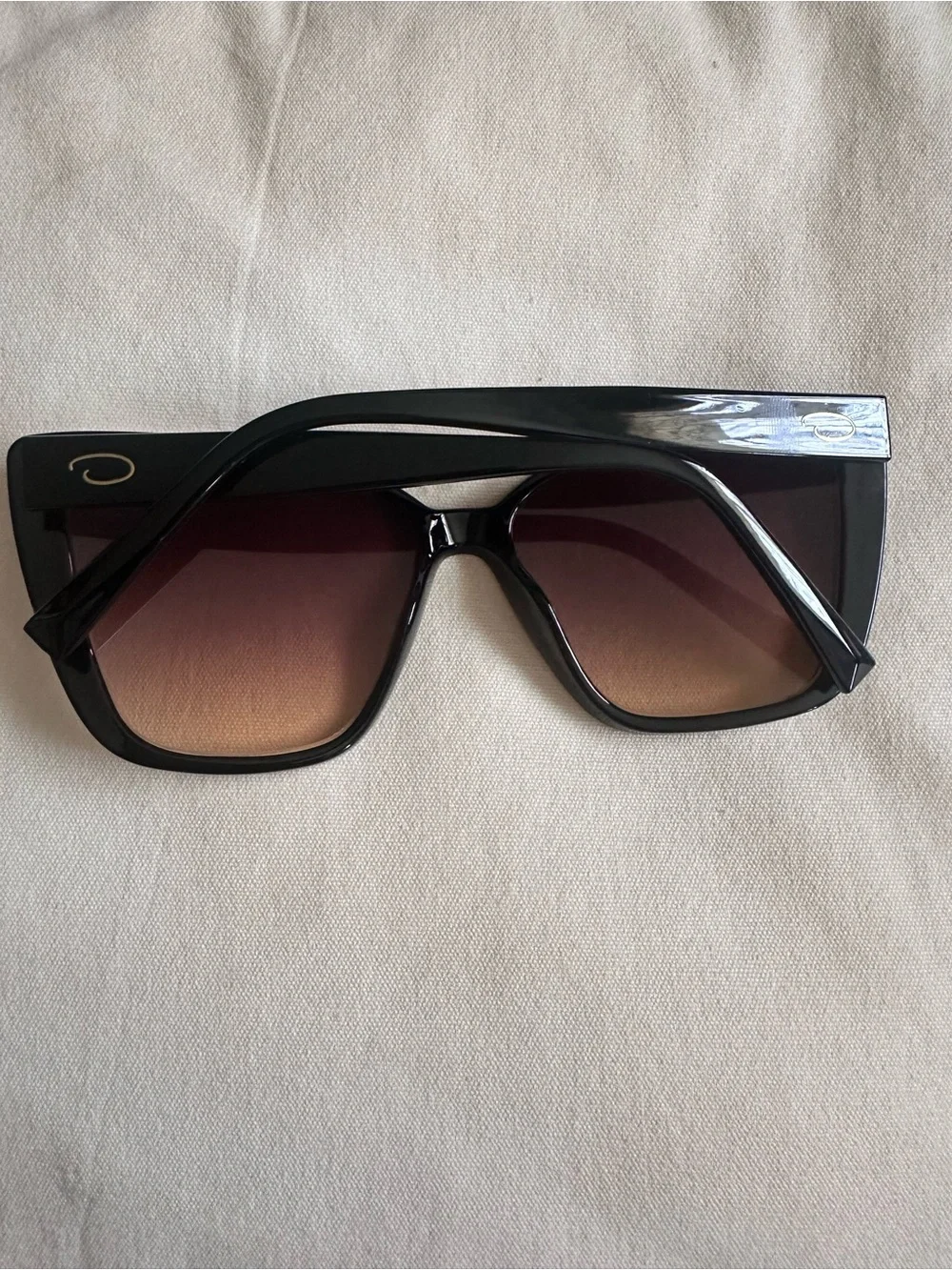 O by Oscar de la Renta Riley Sunglasses - Black Oversized Cat Eye - New No Tags